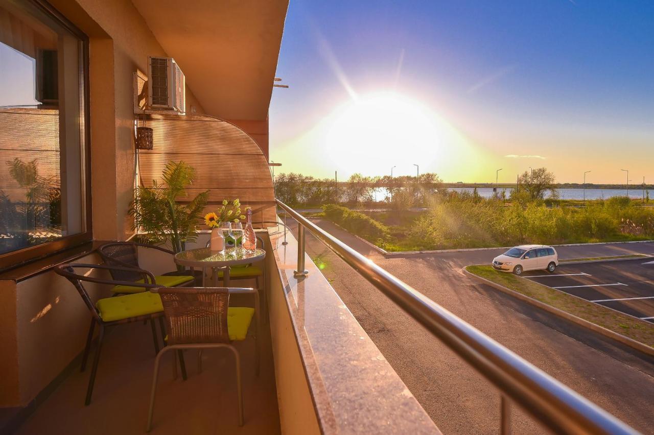 Apartment Summerland Mamaia Esterno foto